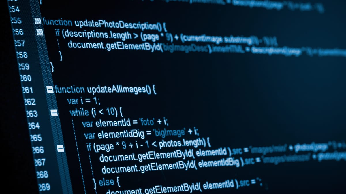 Equipe desenvolvendo um sistema web sob medida